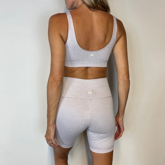 Vuori Set - Sports Bra & Biker Shorts in Heather Pink - Picture 4 of 7